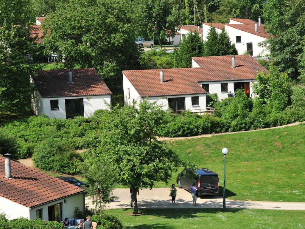 Vallee De Rabais Hotel Virton Bagian luar foto
