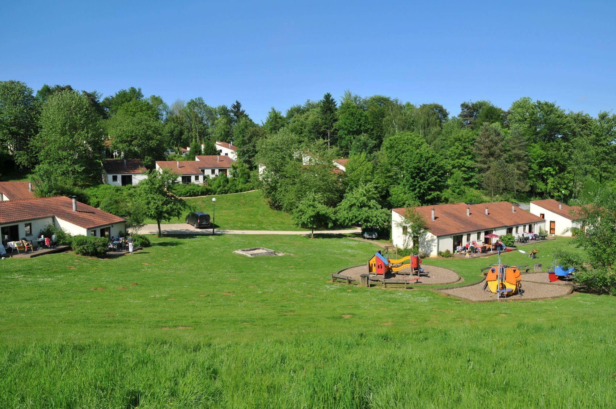 Vallee De Rabais Hotel Virton Bagian luar foto