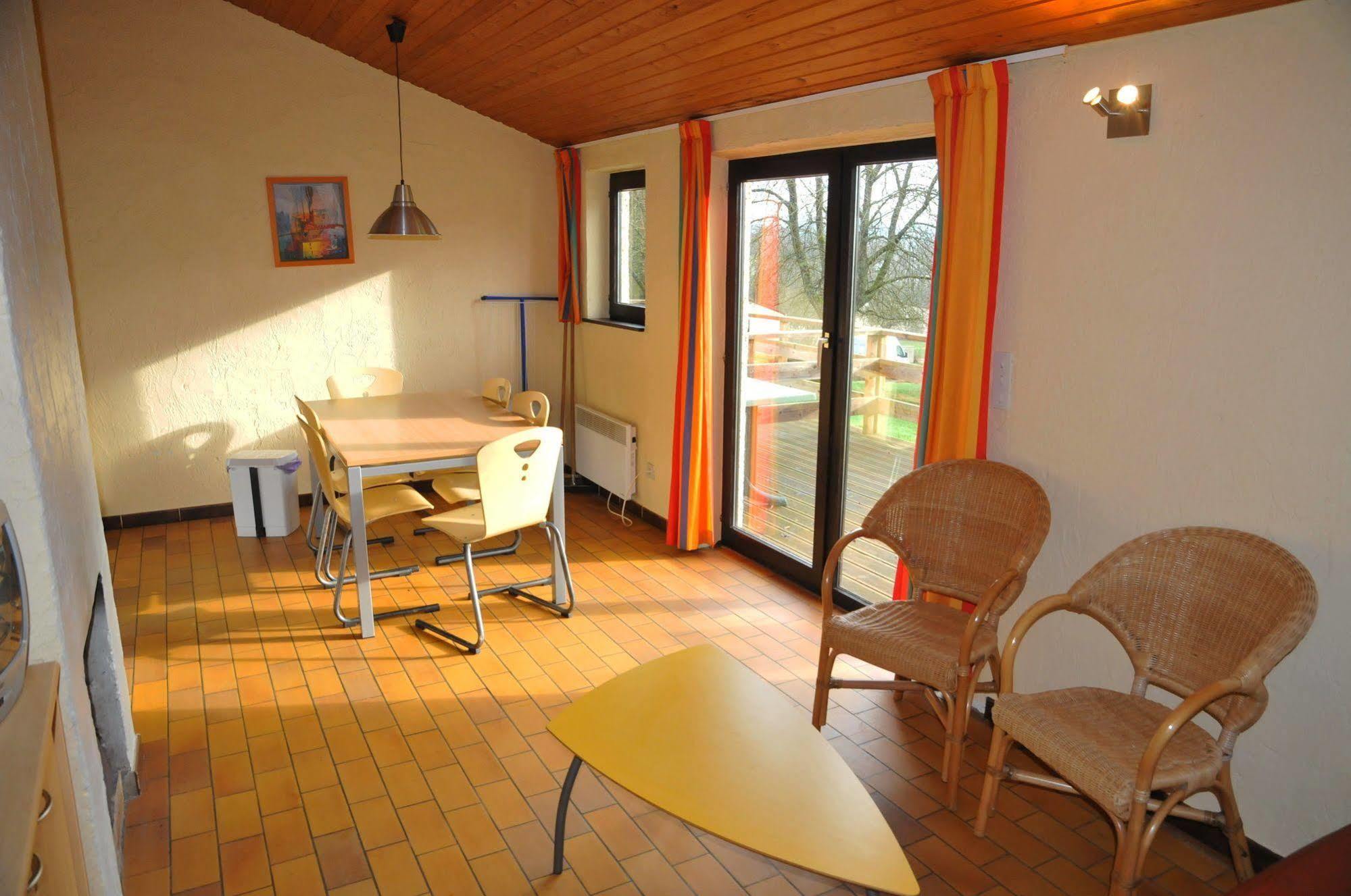 Vallee De Rabais Hotel Virton Bagian luar foto
