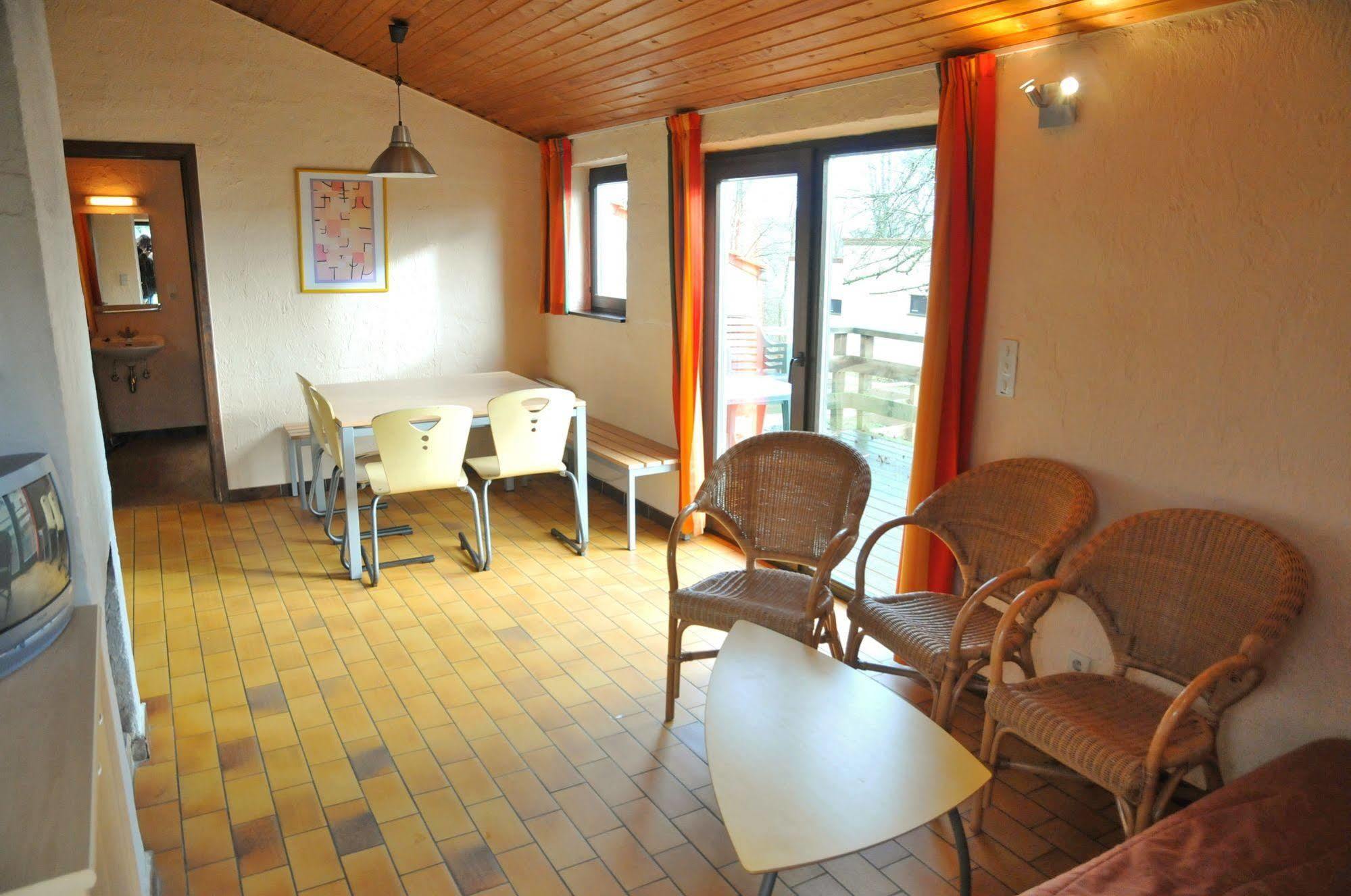 Vallee De Rabais Hotel Virton Bagian luar foto
