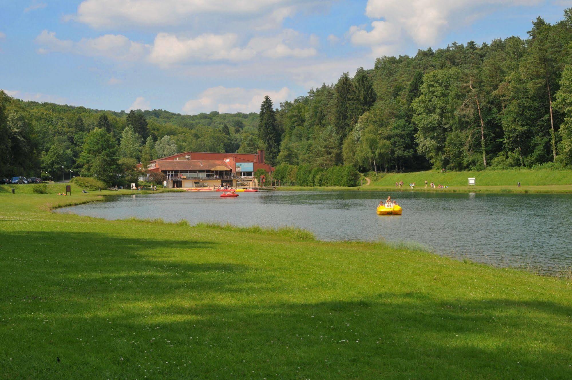 Vallee De Rabais Hotel Virton Bagian luar foto